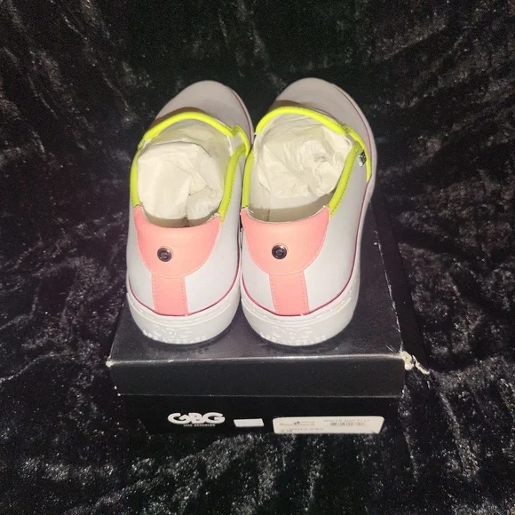 NWT! GBG Los Angeles Golly sneakers - Picture 3 of 3